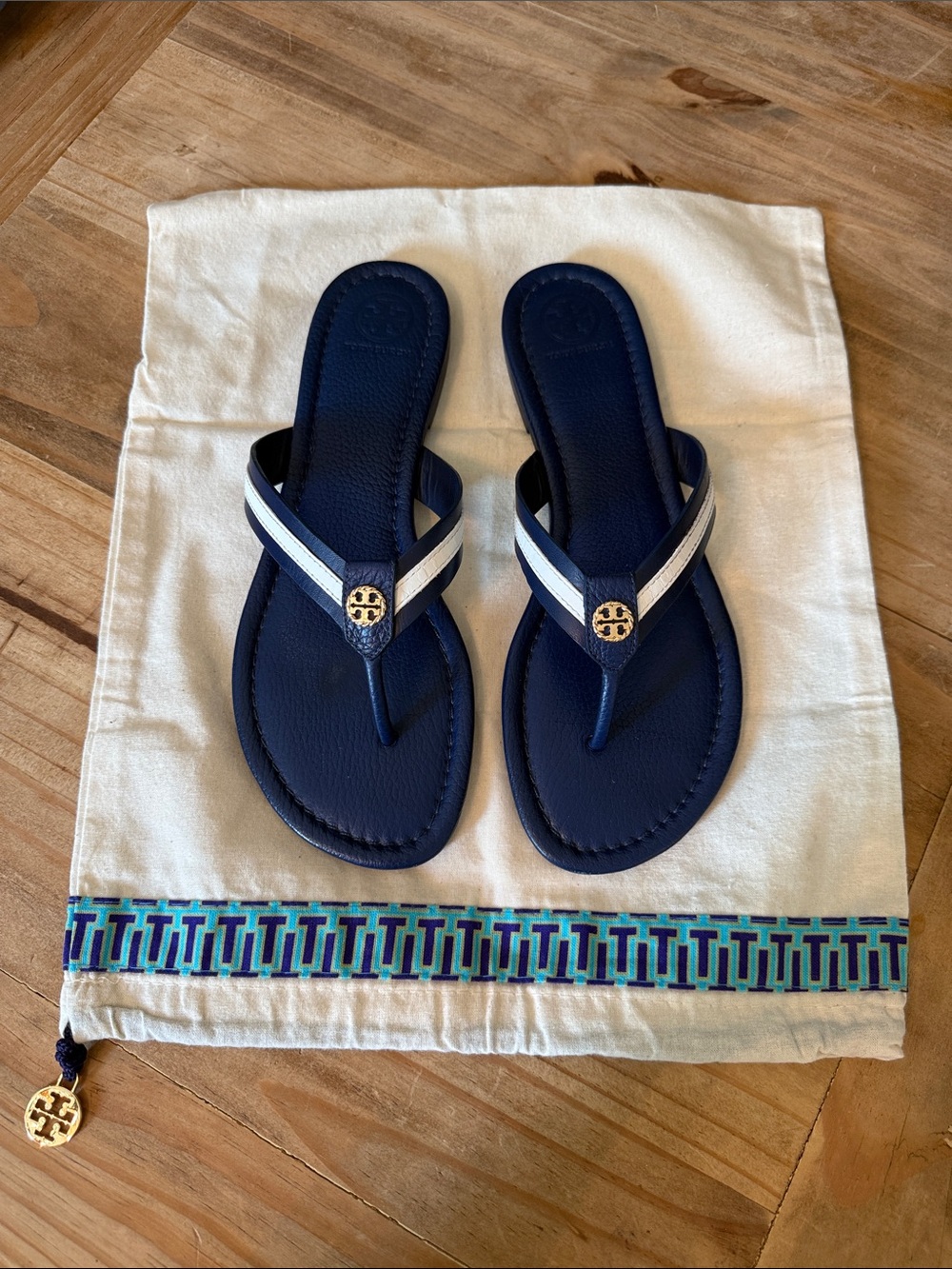 Tory Burch Navy and White Leather Logo Thong Sandals Sz 9- Beautiful Cond!
